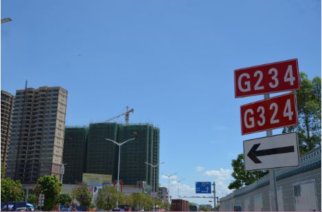 有關單位,東駿廣場附近有一個沙井蓋缺失